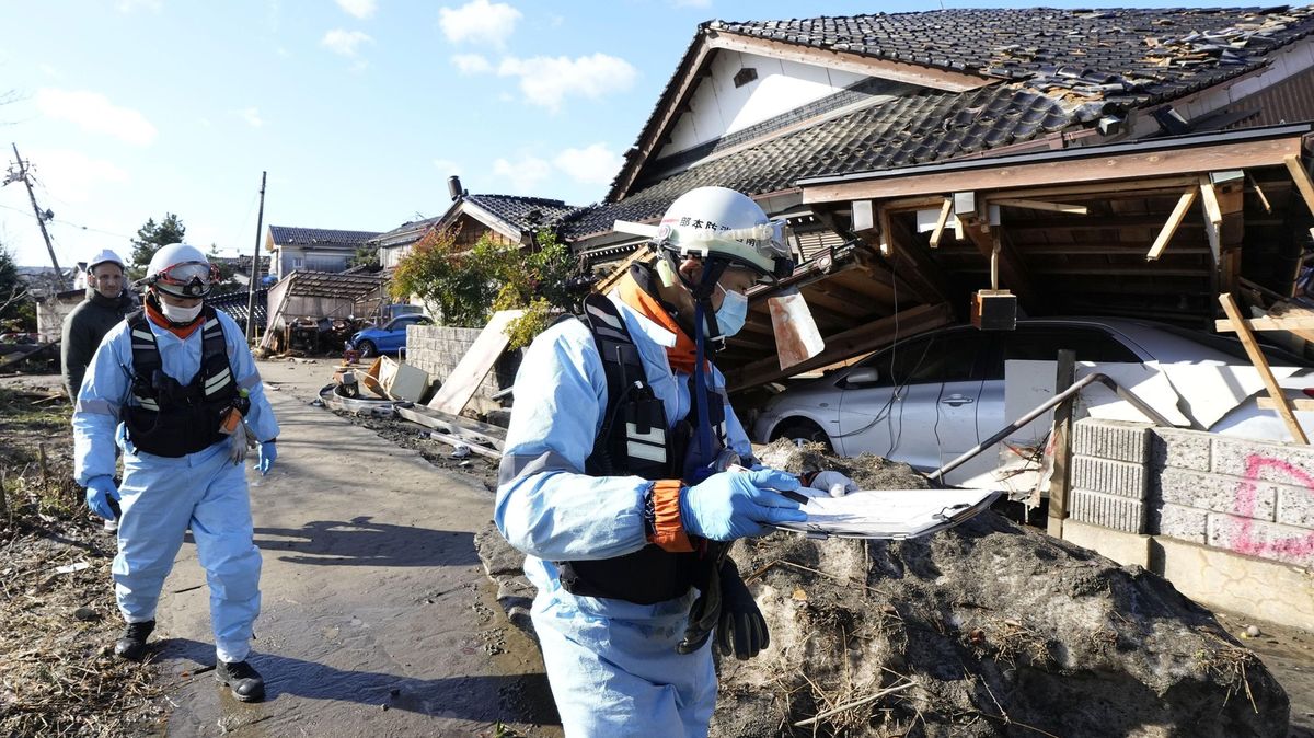 Naděje na nalezení přeživších v Japonsku slábne. Kritická lhůta uplynula
